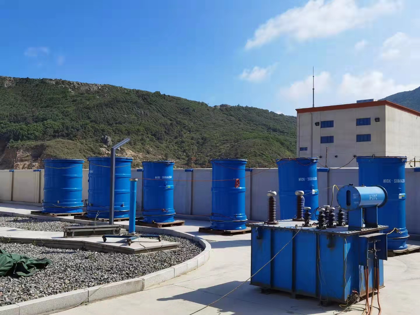 大容量长海缆交流耐压成套试验装置.jpg